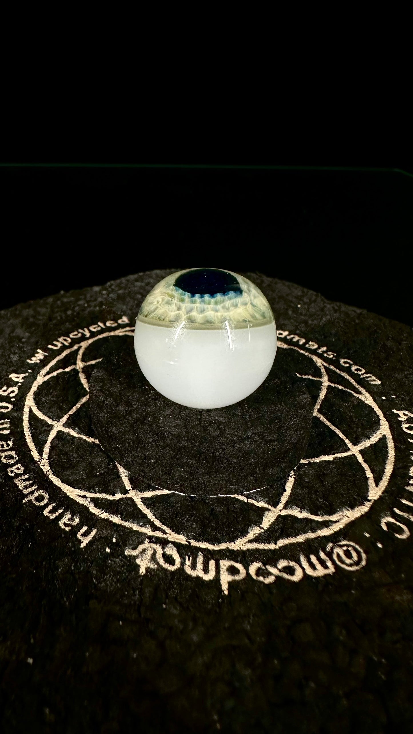 White/Green UV Dragon Eye MIB (Marble In Boro)