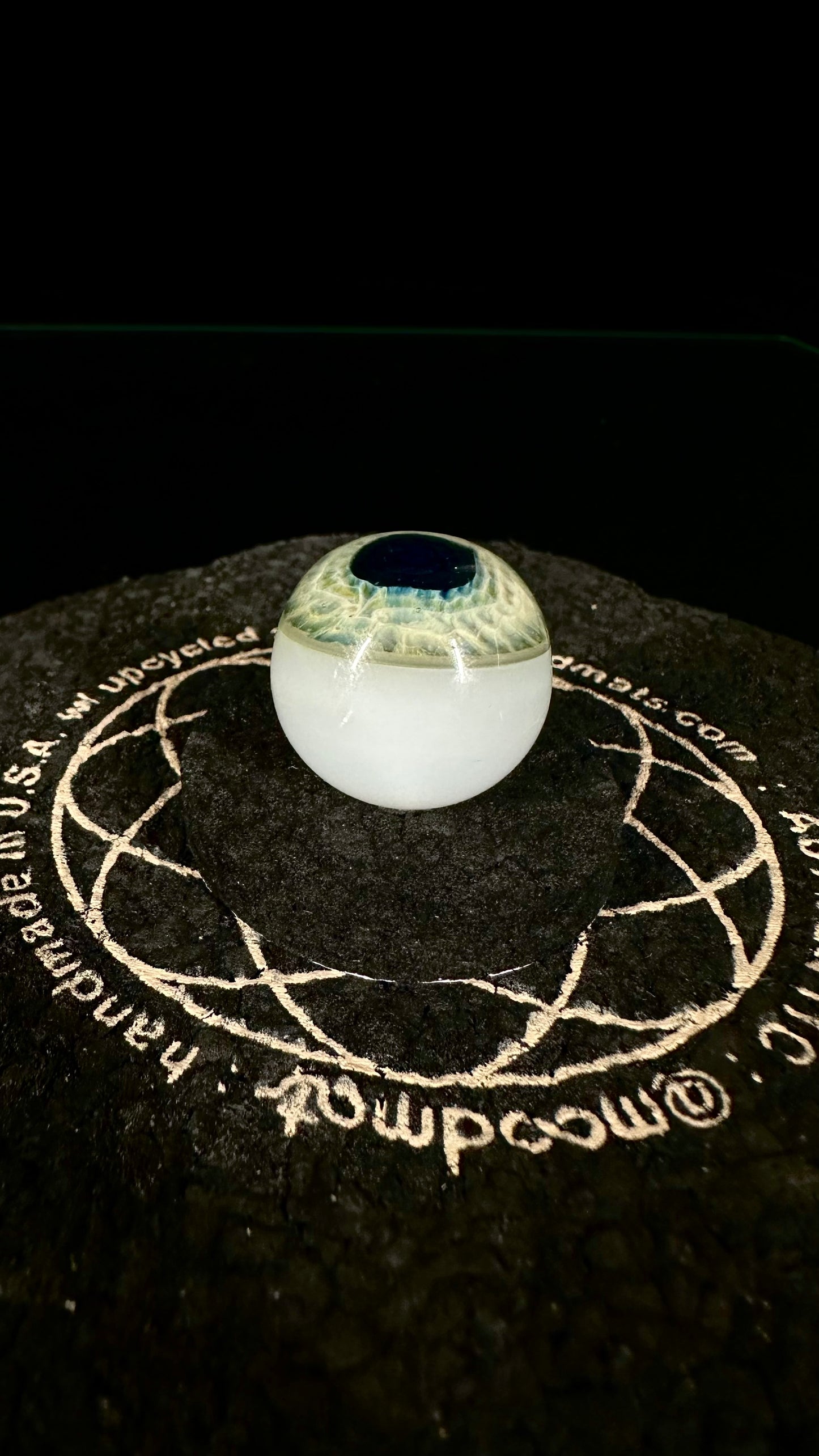 White/Green UV Dragon Eye MIB (Marble In Boro)