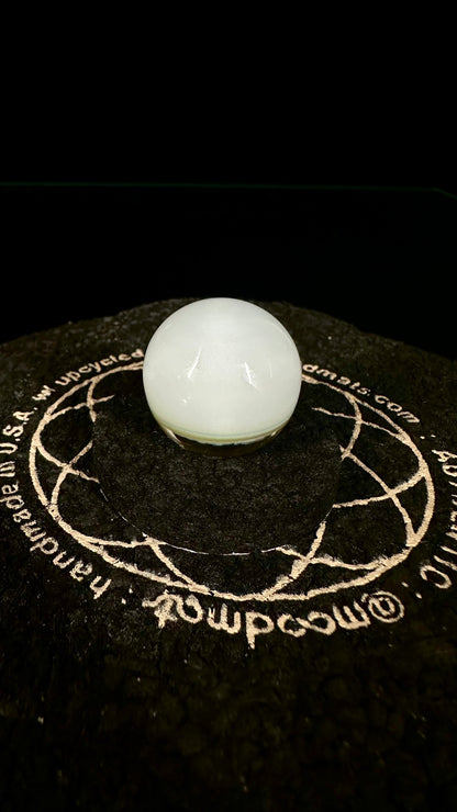 White/Green UV Dragon Eye MIB (Marble In Boro)