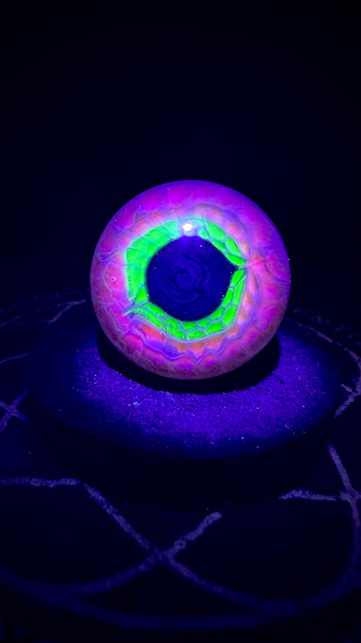 White/Green UV Dragon Eye MIB (Marble In Boro)