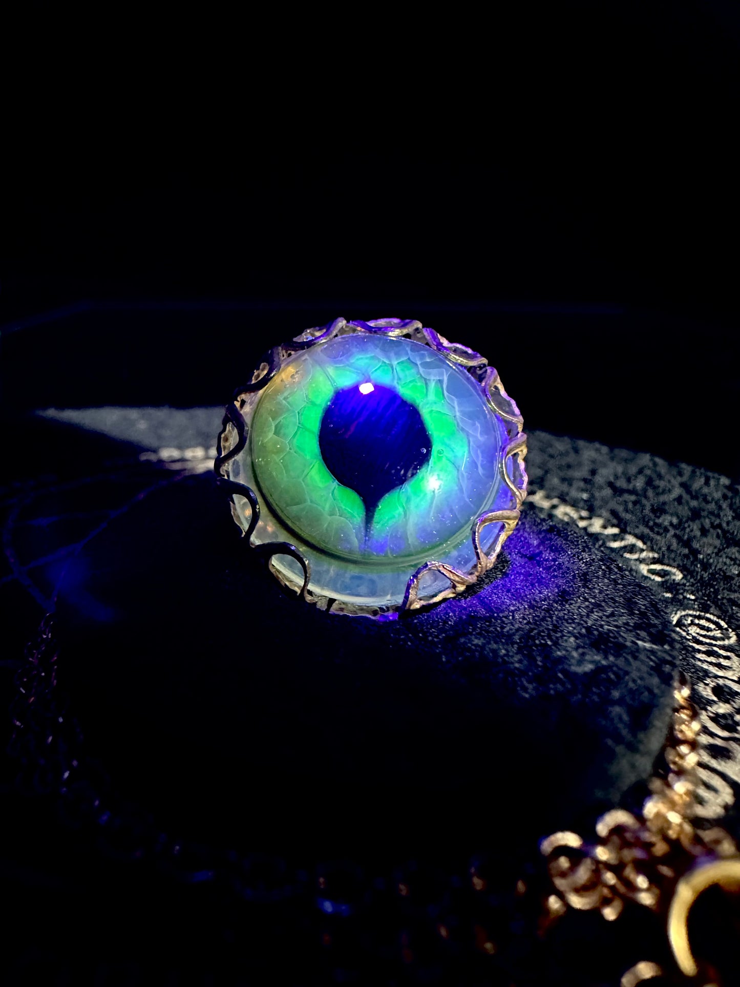 UV Green Dragon Eye Pendant w/ Necklace